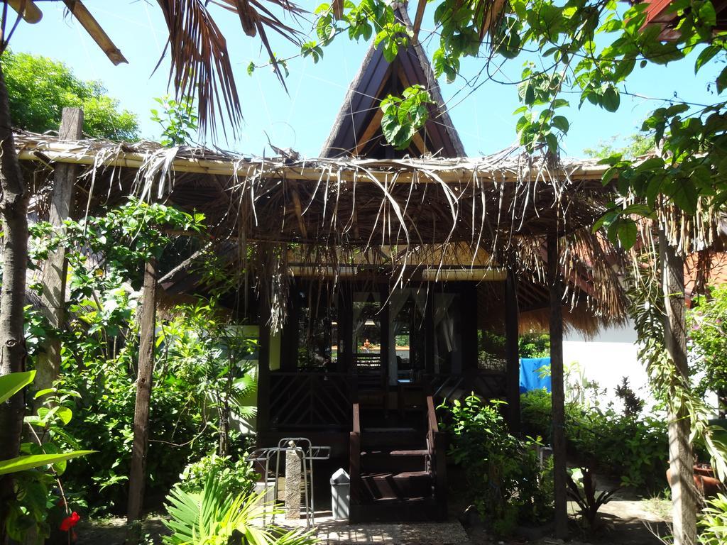 Ana Warung & Bungalows Gili Meno Exterior photo