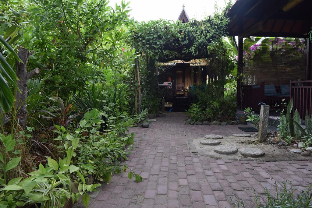 Ana Warung & Bungalows Gili Meno Exterior photo