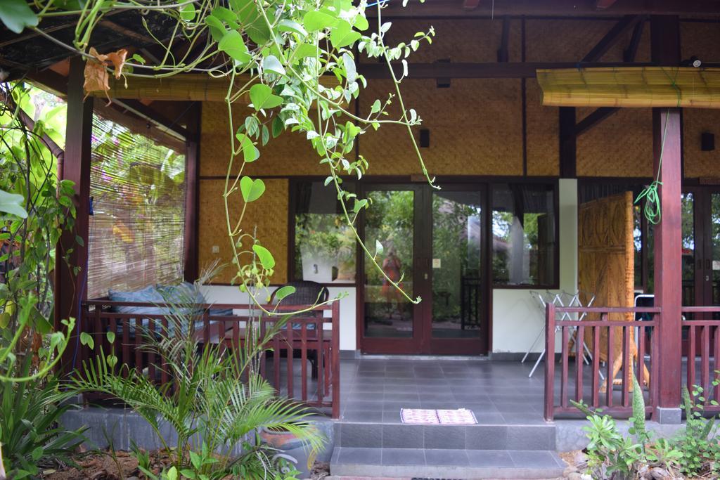 Ana Warung & Bungalows Gili Meno Exterior photo