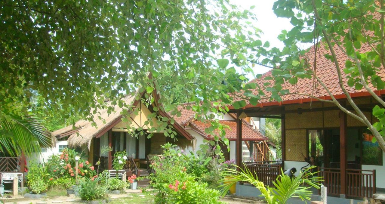 Ana Warung & Bungalows Gili Meno Exterior photo